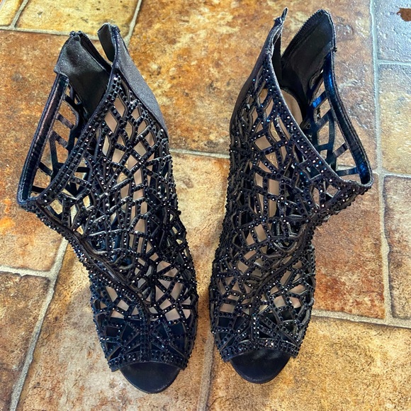 Le Chateau black diamond netted heels/stilettos - Picture 1 of 6